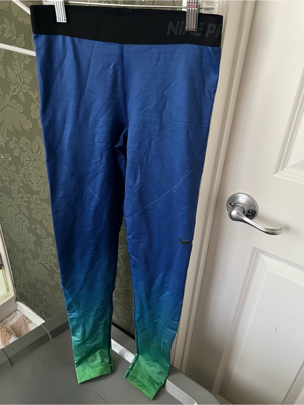Nike Blue to Green Gradient Performance Leggings